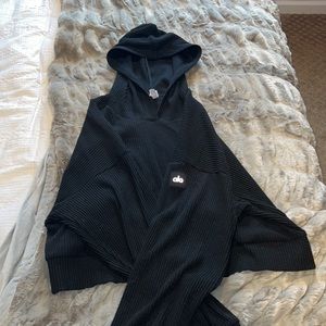 Alo yoga ruffled cropped sweatshirt!